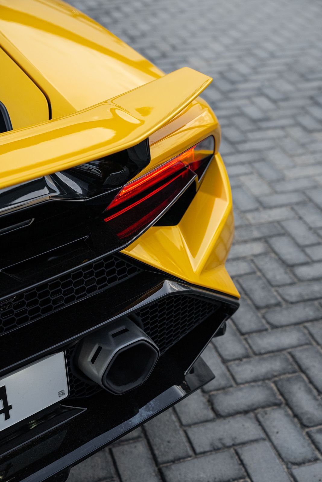 Rent Huracan Tecnica 2023 in Dubai